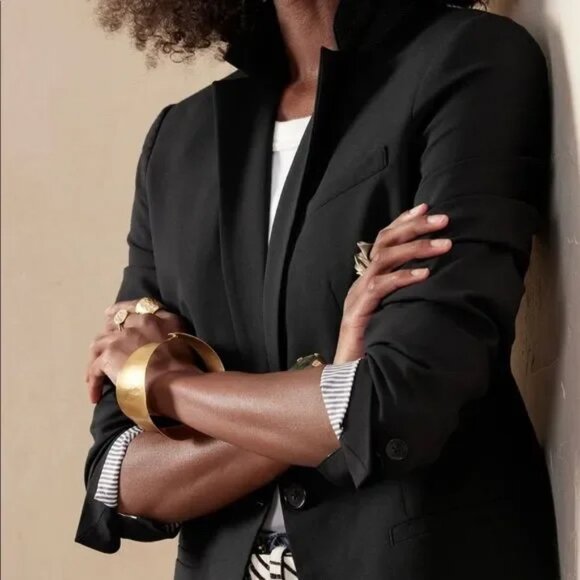 (like new) Banana Republic Long & Lean Washable Wool Blazer Size 6 - Picture 2 of 16